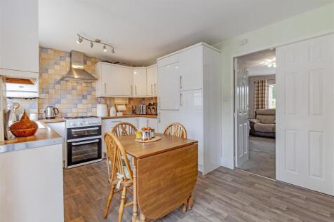 White Gloss Dining Kitchen