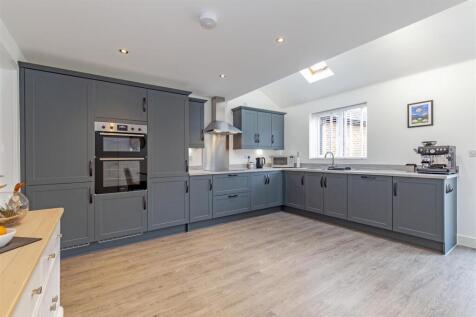 Impressive Dining Kitchen