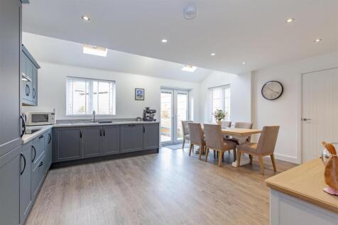 Impressive Dining Kitchen