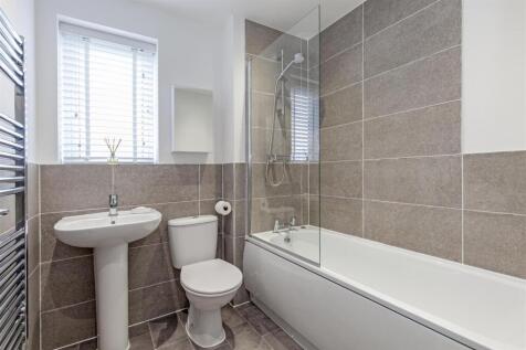 Exquisite Family Bathroom