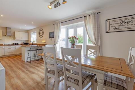Superb Dining Kitchen