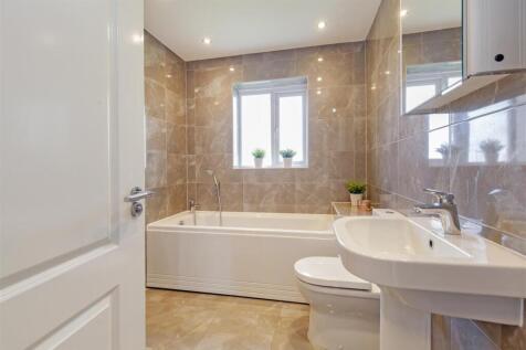Exquisite Family Bathroom