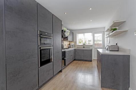 Superb Integrated Dining Kitchen