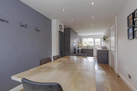 Superb Integrated Dining Kitchen