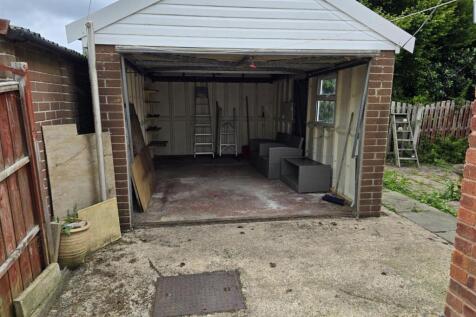 Garage .jpg