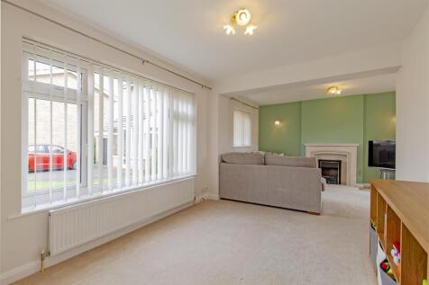 &#39;L&#39; shaped Reception Room