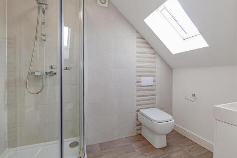 Modern Part Tiled En- Suite