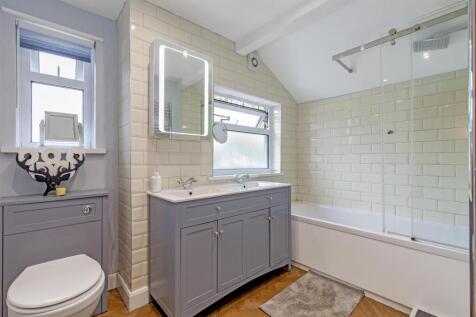 Splendid Family Bathroom