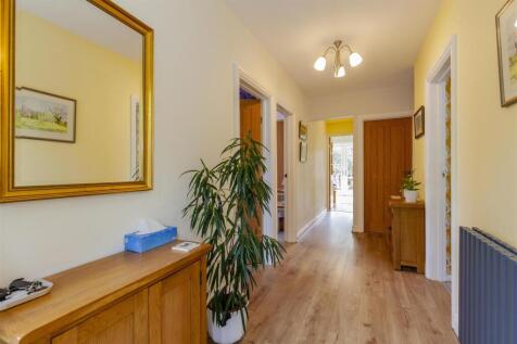 Entrance Hall-2.jpg