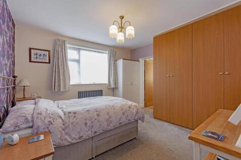 Bedroom 1-1.jpg