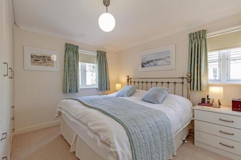 Bedroom 1-1.jpg