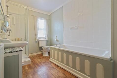 Bathroom.jpg
