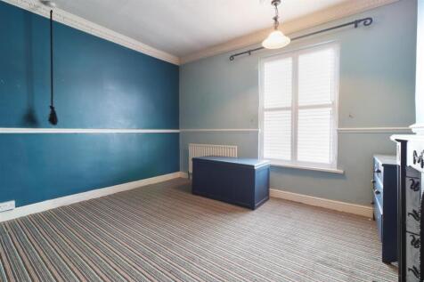 Bed 1.jpg