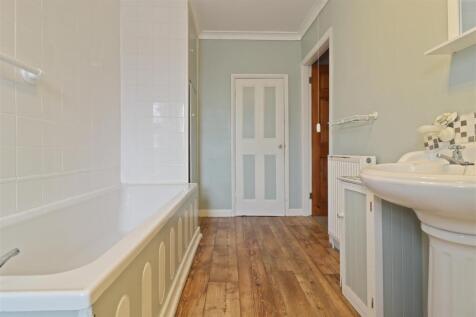 Bathroom 2.jpg