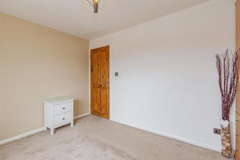 Bedroom 1-2.jpg