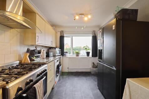 Kitchen 2.jpg