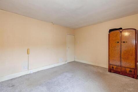 Bedroom 1-2.jpg