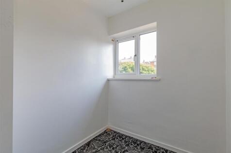 Boxroom 4-1.jpg