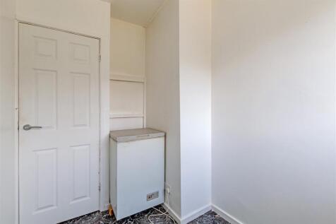 Boxroom 4-2.jpg