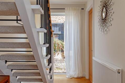 Spacious Entrance Hall