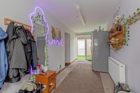 Utility Room-1.jpg