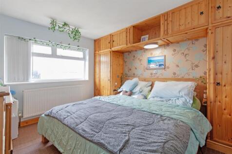 Bedroom 1-1.jpg