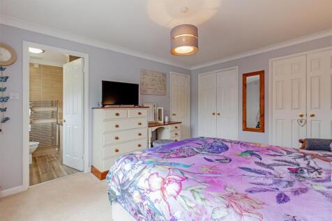 Bedroom 1-2.jpg