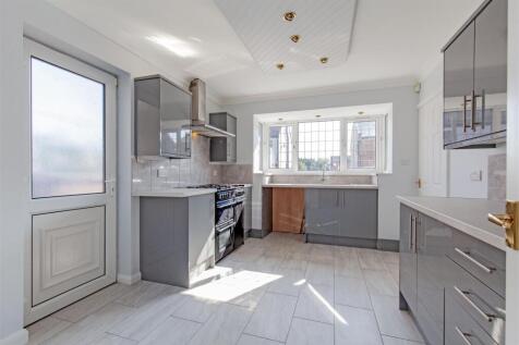 Superb Re-Fitted Kitchen