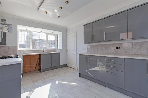 Superb Re-Fitted Kitchen