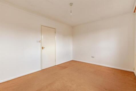 Bedroom 1-2.jpg