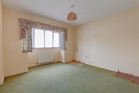 Bedroom 1-1.jpg
