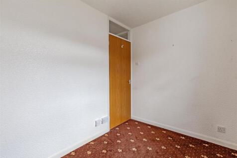 Bedroom 2-2.jpg