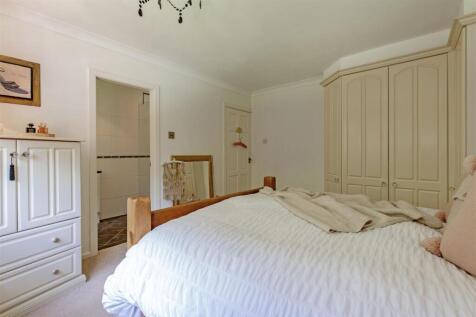 Bedroom 1-2.jpg