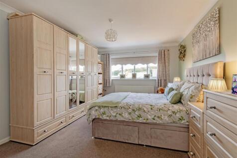 Bedroom 1-2.jpg