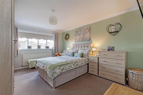 Bedroom 1-1.jpg