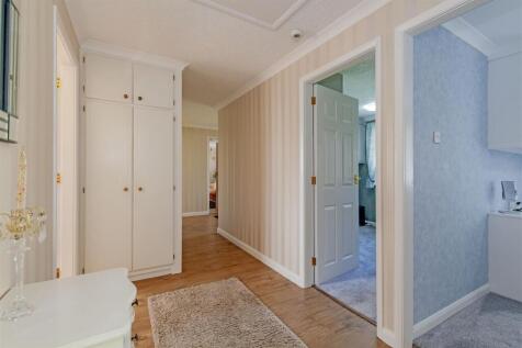 Hallway-1.jpg