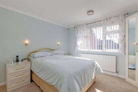 Bedroom 1-1.jpg