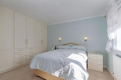 Bedroom 1-2.jpg