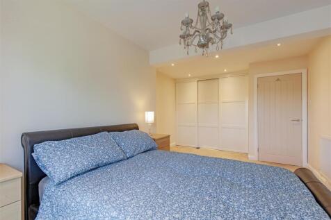Bedroom 1-1.jpg