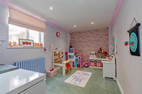Family Room-1.jpg
