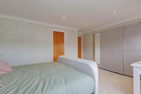 Bedroom 1-2.jpg