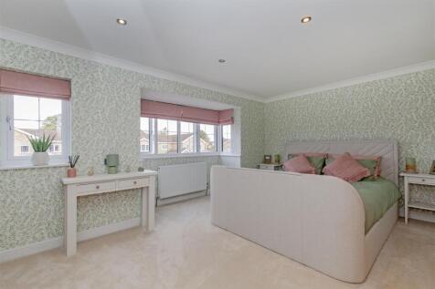 Bedroom 1-1.jpg