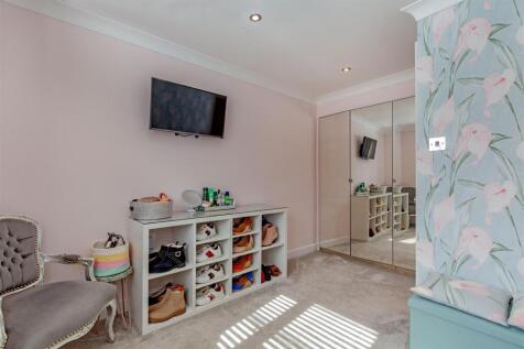 Bedroom 4-2.jpg