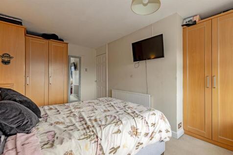 Bedroom 1-2.jpg
