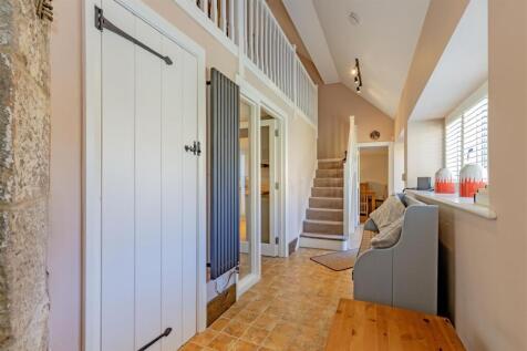 Entrance Hall-1.jpg