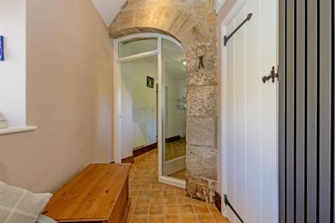 Entrance Hall-2.jpg