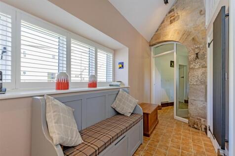 Entrance Hall-3.jpg