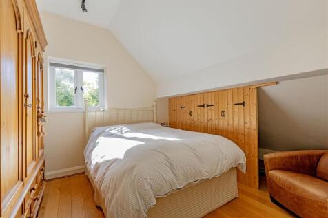 Bedroom 1-1.jpg