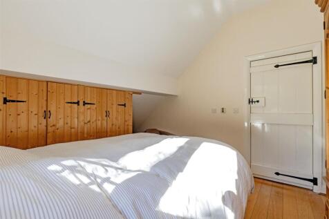 Bedroom 1-2.jpg