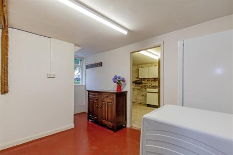 Utility Room-1.jpg